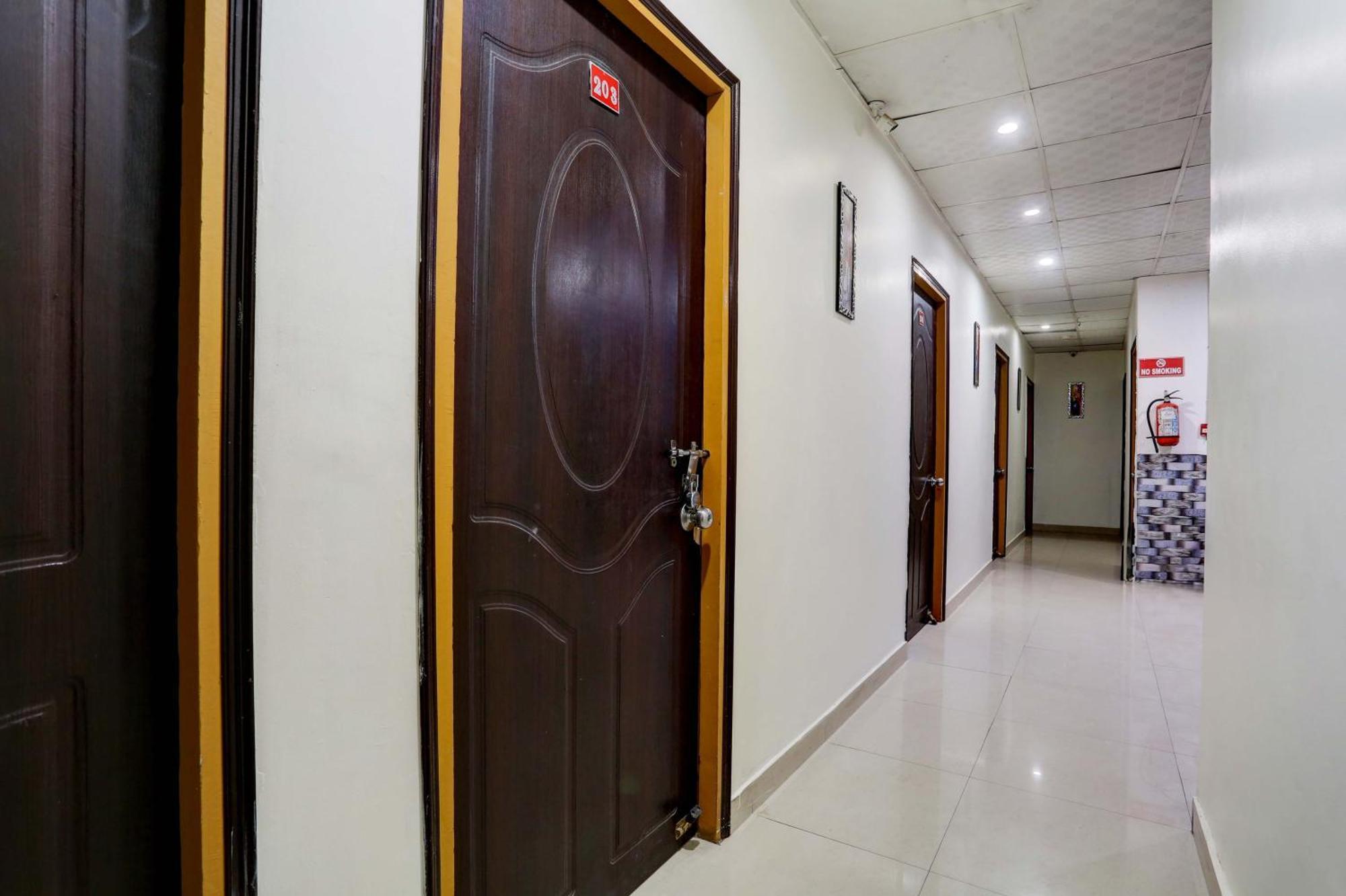 Collection O Hotel Moon Light Lucknow Eksteriør bilde